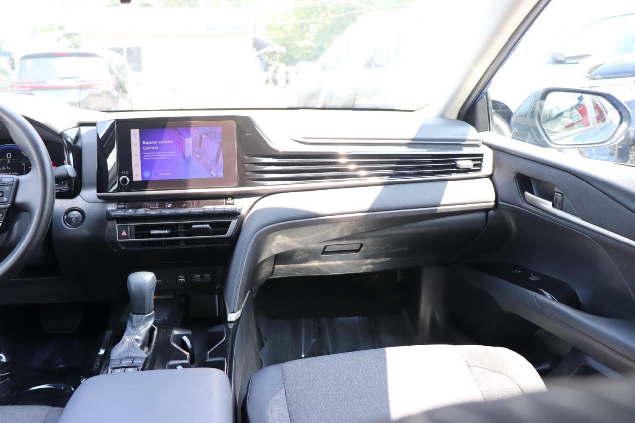 Toyota Camry LE (Natl) 2025