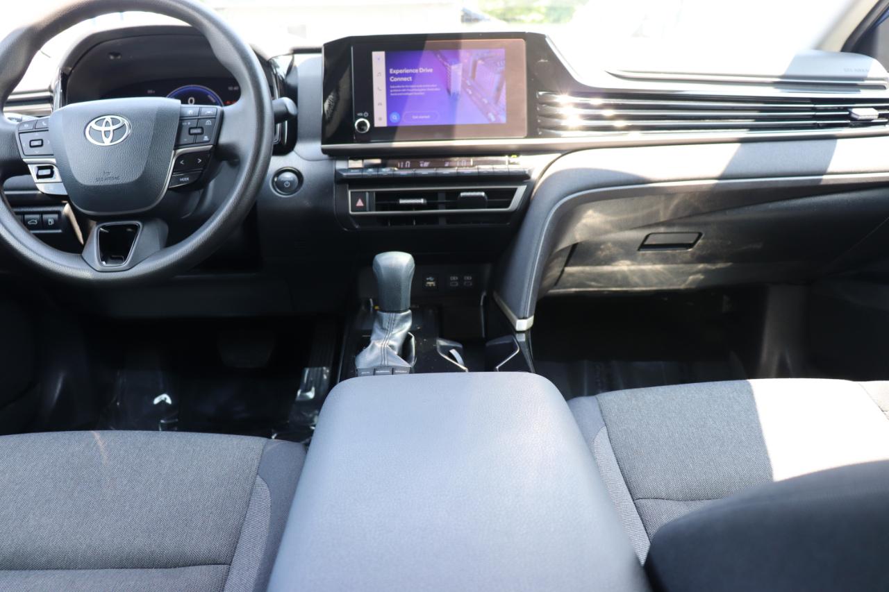 Toyota Camry LE (Natl) 2025