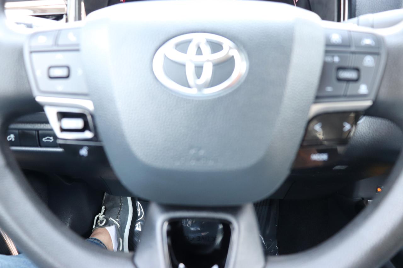 Toyota Camry LE (Natl) 2025