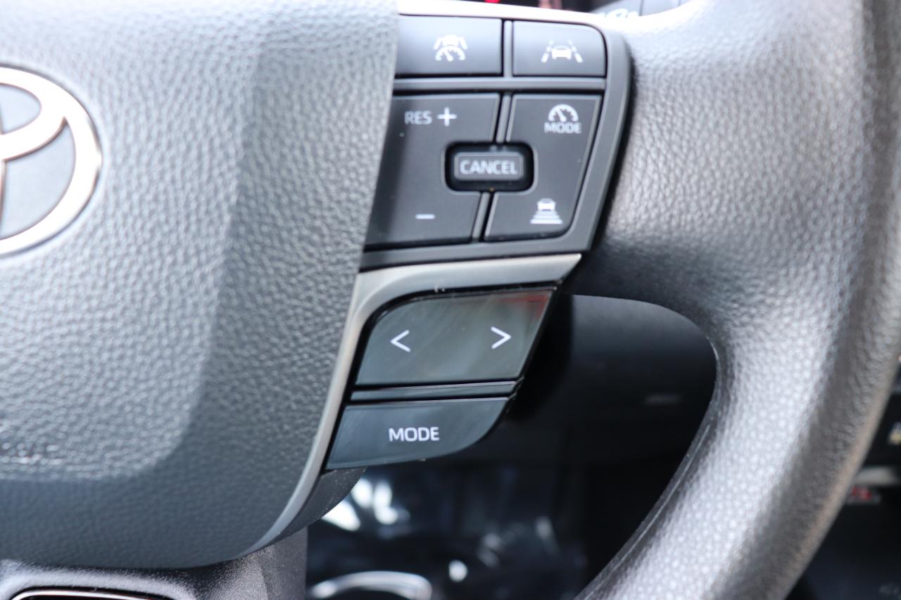 Toyota Camry LE (Natl) 2025