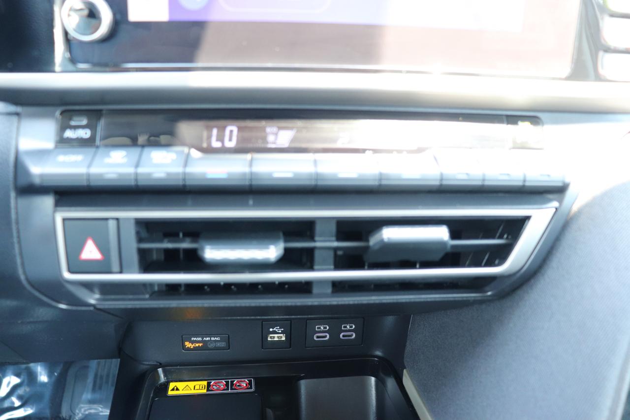 Toyota Camry LE (Natl) 2025