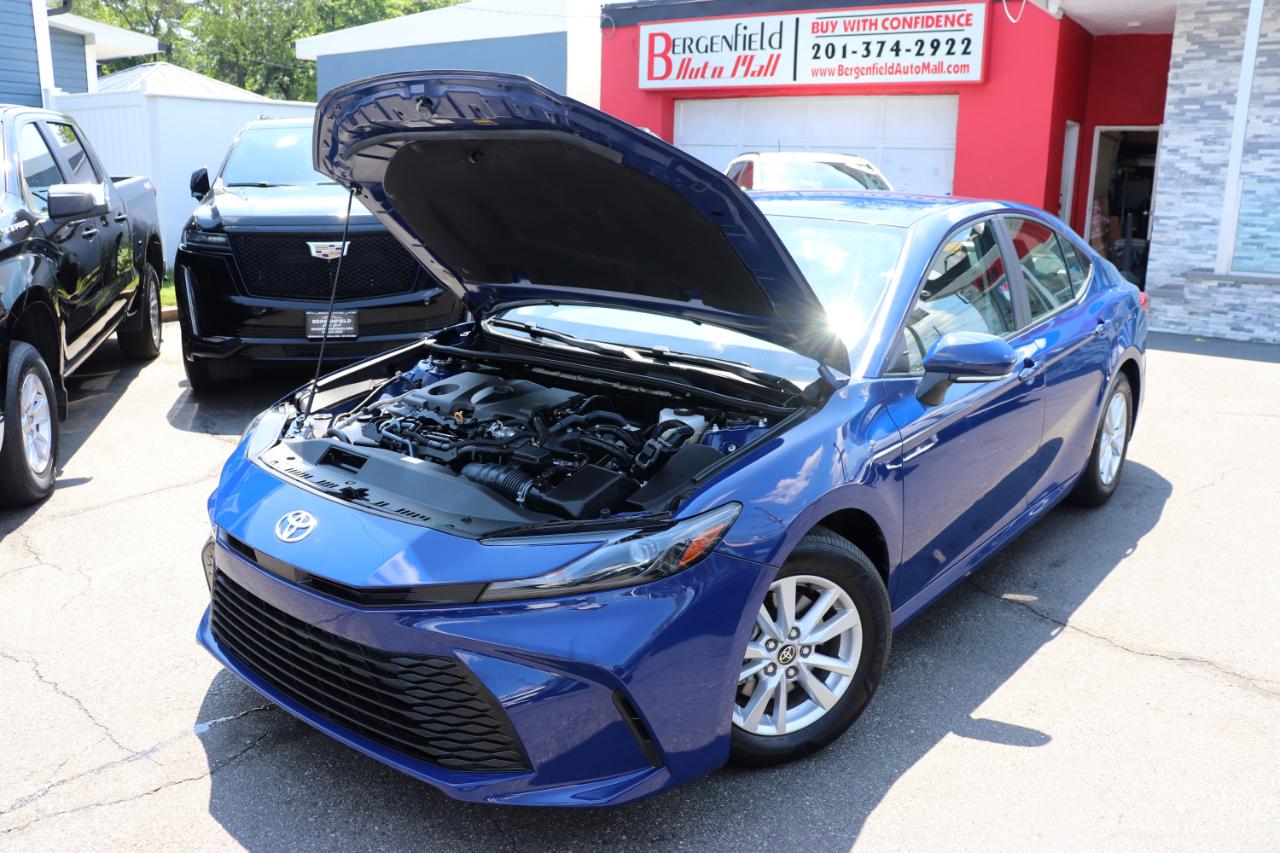 Toyota Camry LE (Natl) 2025