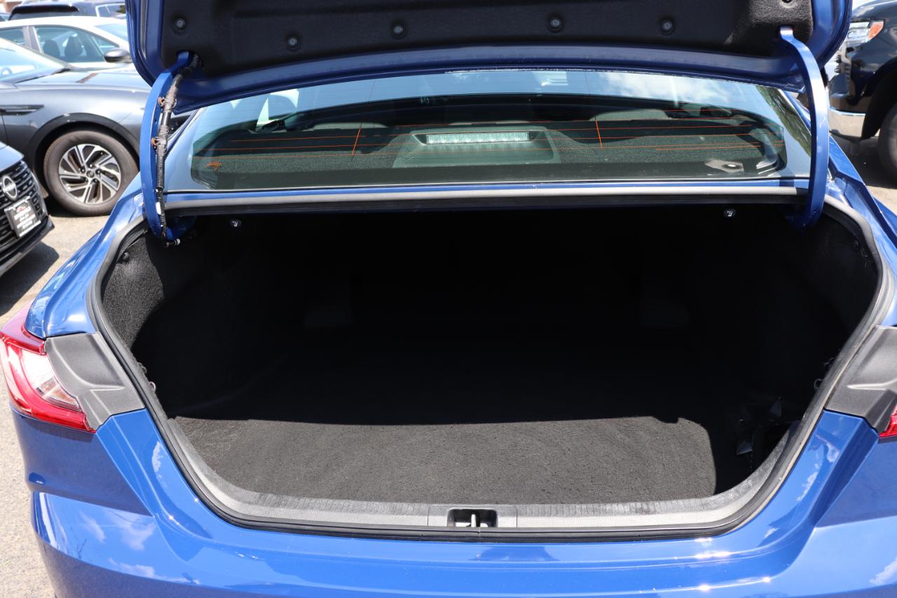 Toyota Camry LE (Natl) 2025