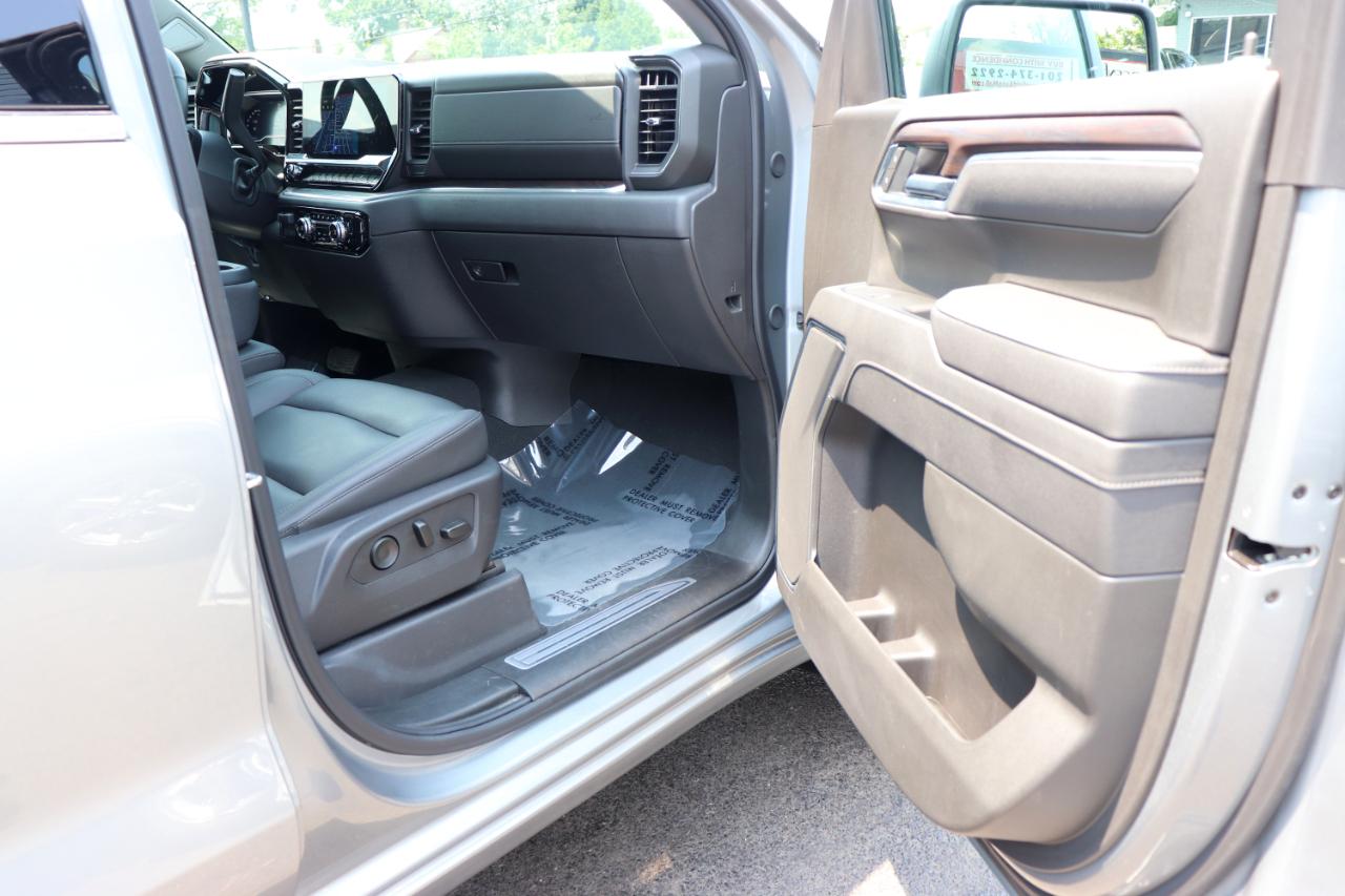 GMC Sierra 1500 4WD Crew Cab 147" SLT 2025