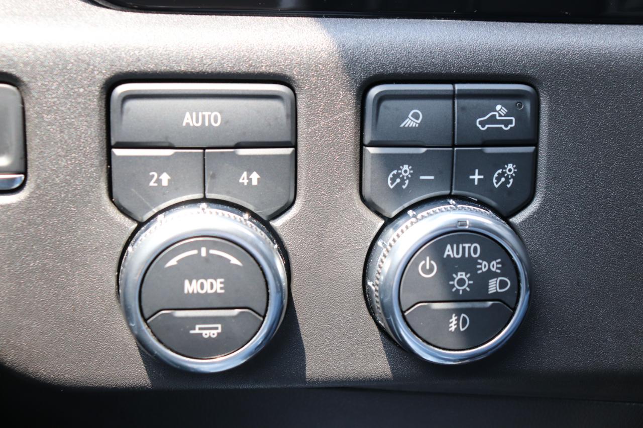 GMC Sierra 1500 4WD Crew Cab 147" SLT 2025