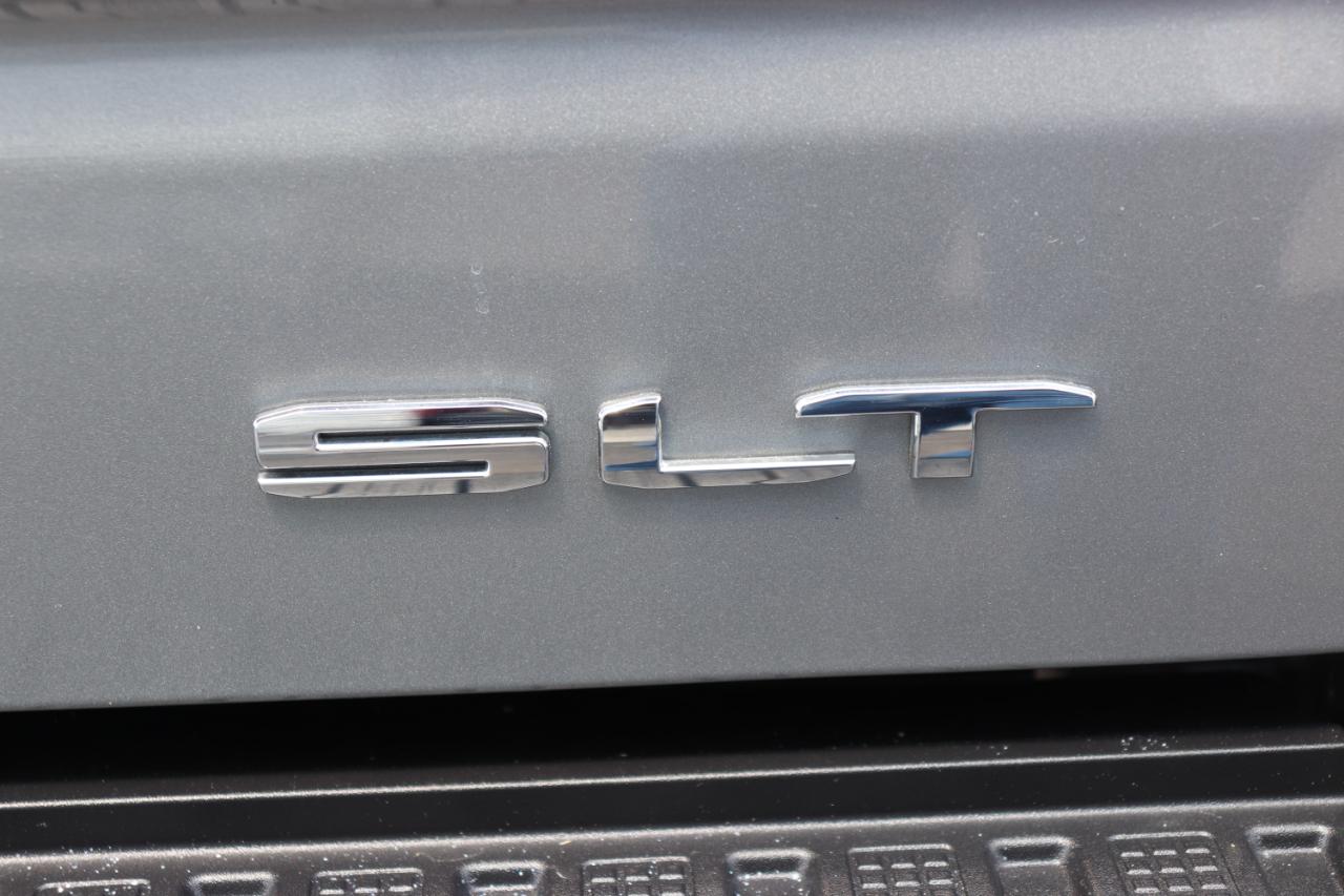 GMC Sierra 1500 4WD Crew Cab 147" SLT 2025
