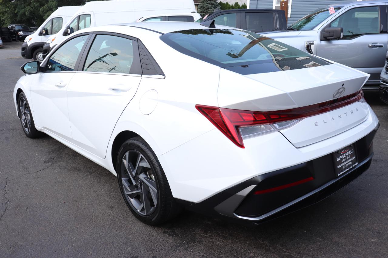 Hyundai Elantra SEL Convenience IVT 2025