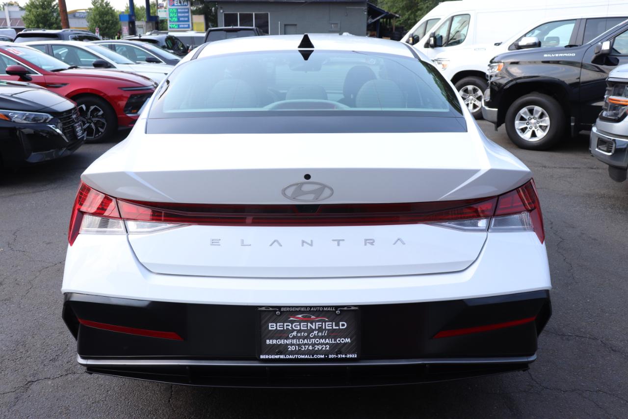 Hyundai Elantra SEL Convenience IVT 2025