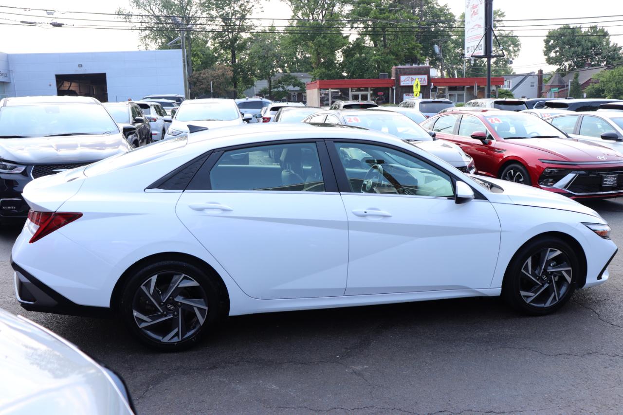 Hyundai Elantra SEL Convenience IVT 2025