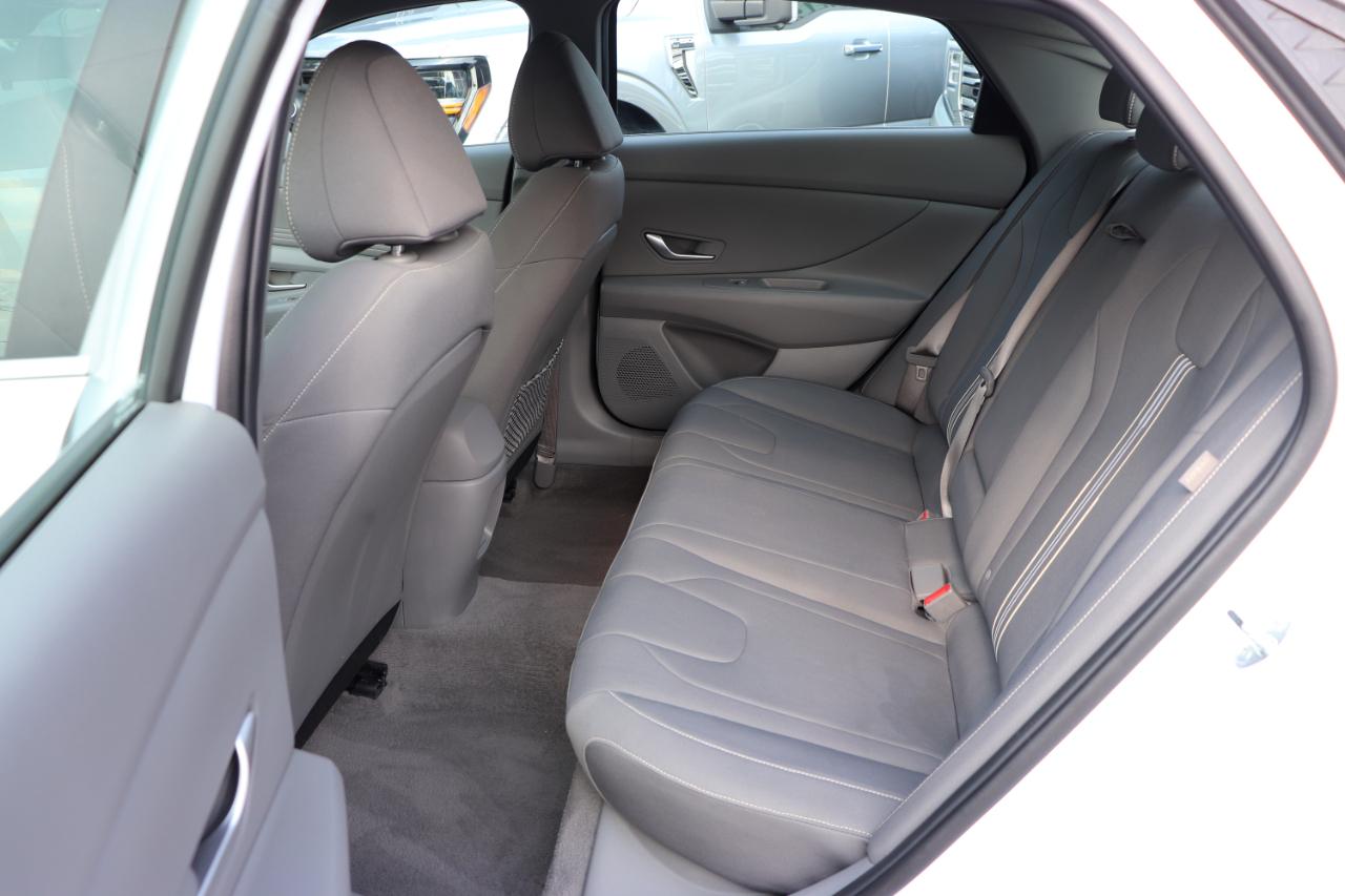 Hyundai Elantra SEL Convenience IVT 2025