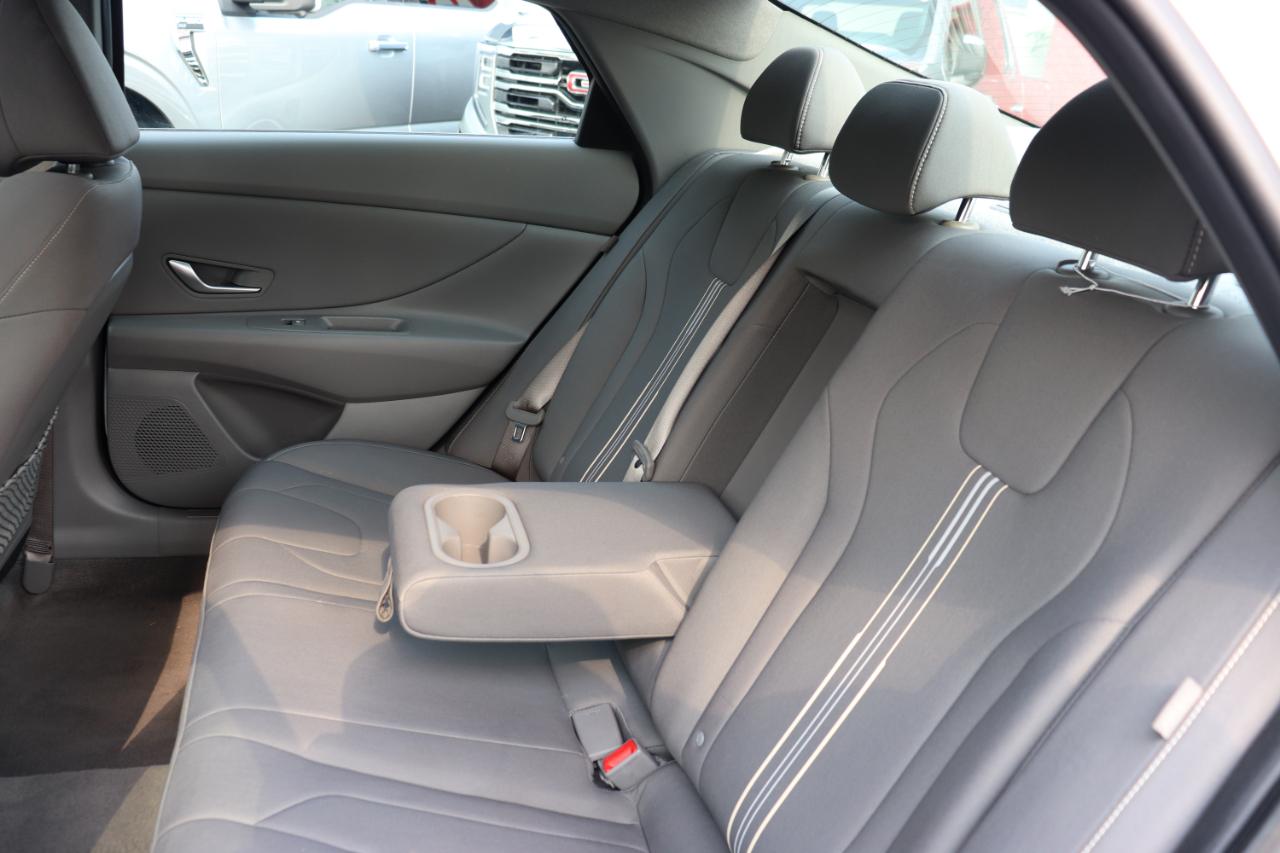 Hyundai Elantra SEL Convenience IVT 2025