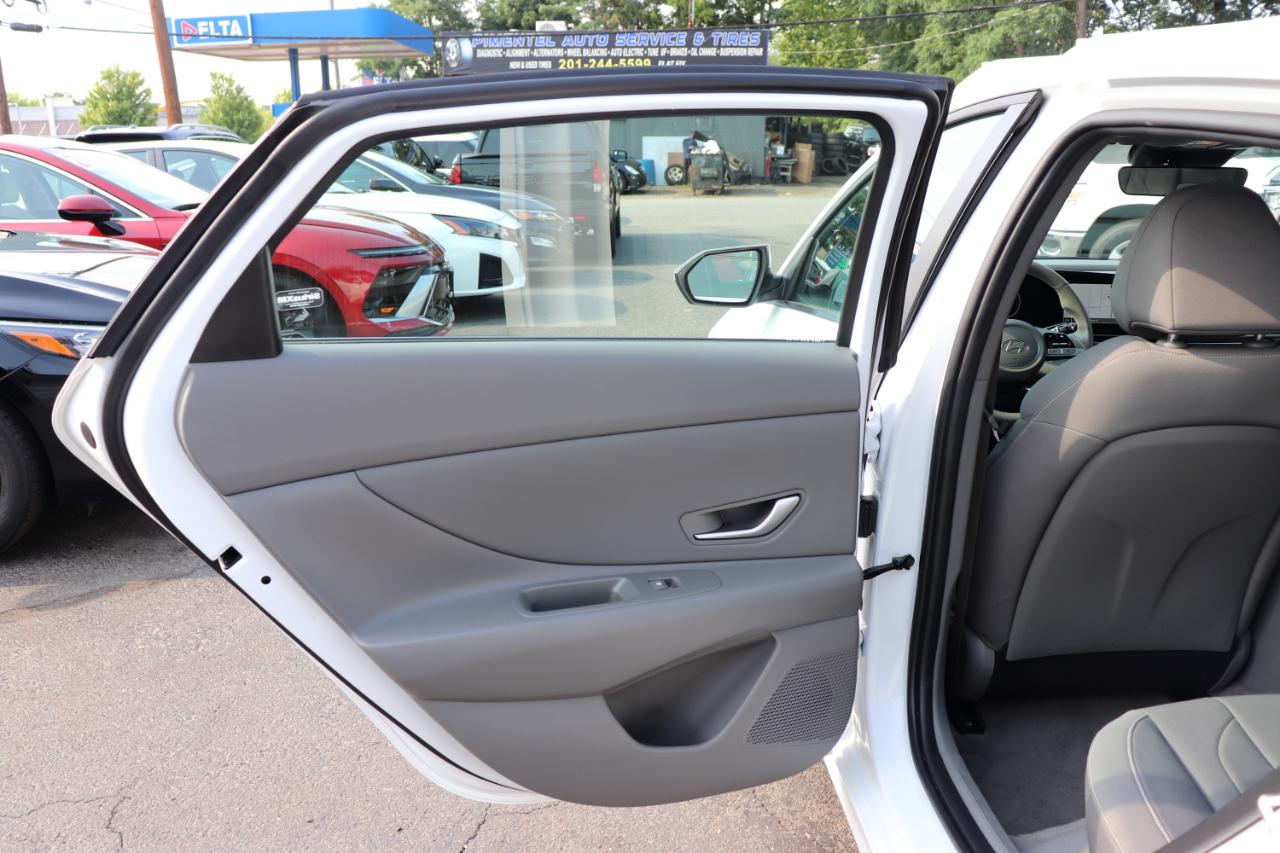 Hyundai Elantra SEL Convenience IVT 2025