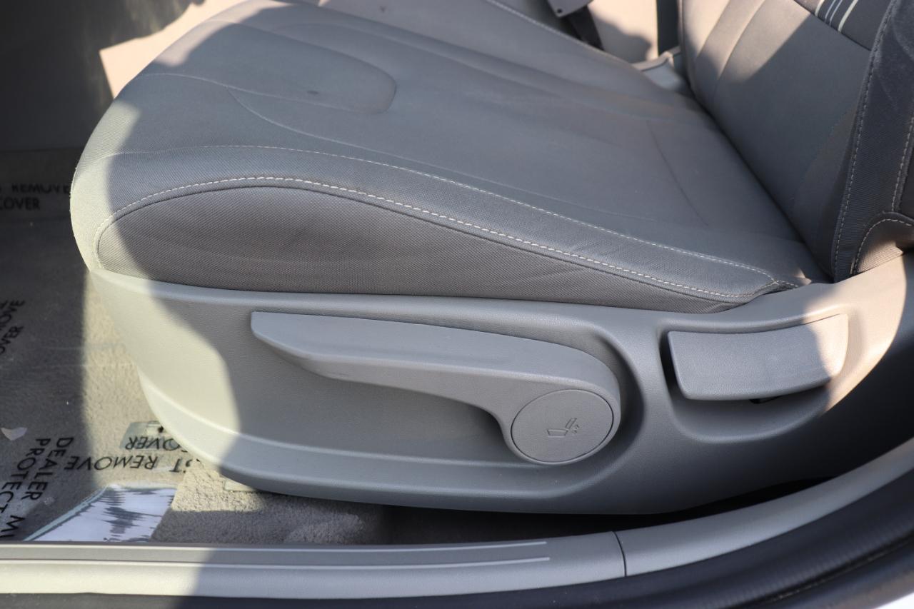Hyundai Elantra SEL Convenience IVT 2025