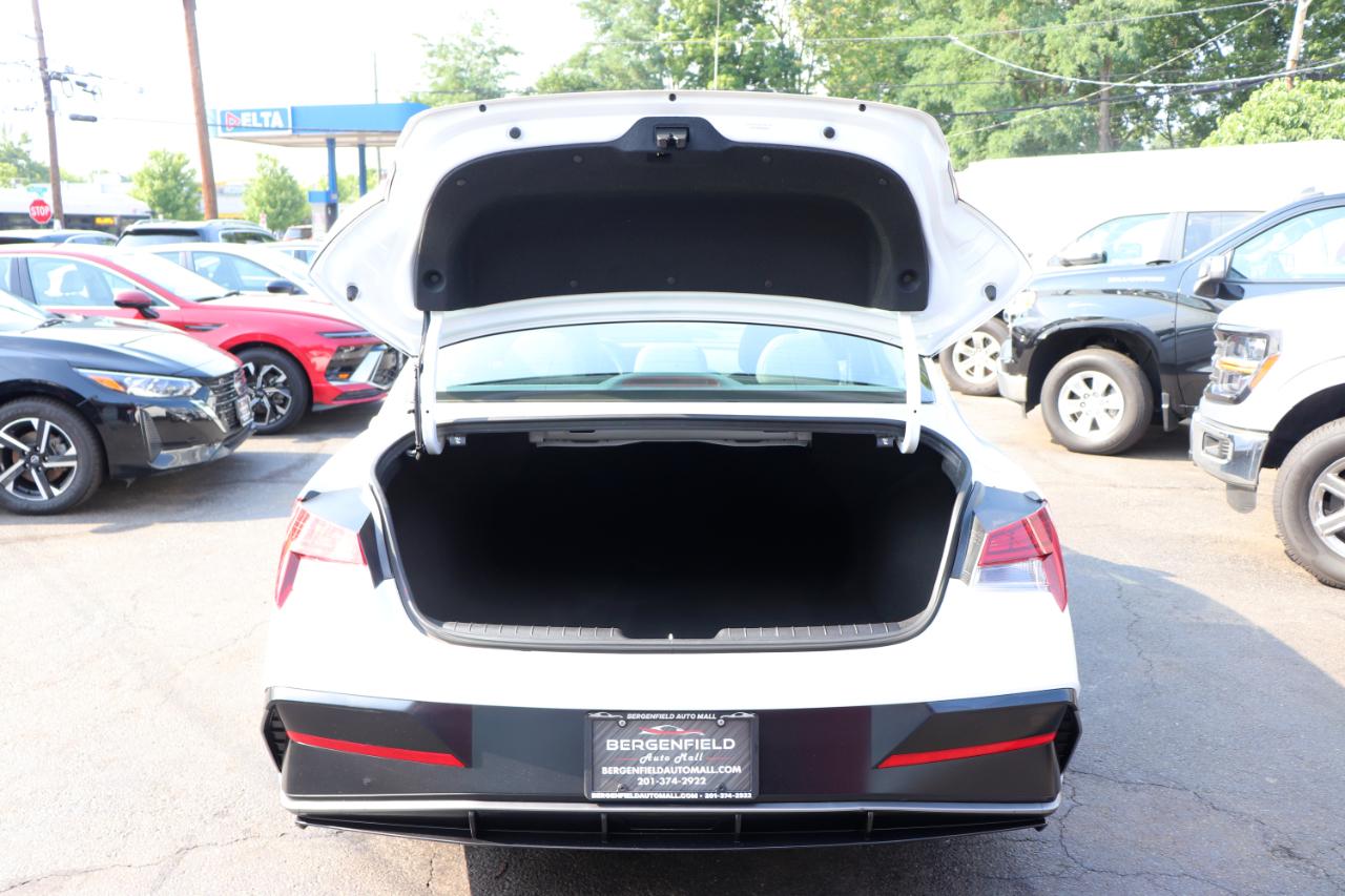 Hyundai Elantra SEL Convenience IVT 2025