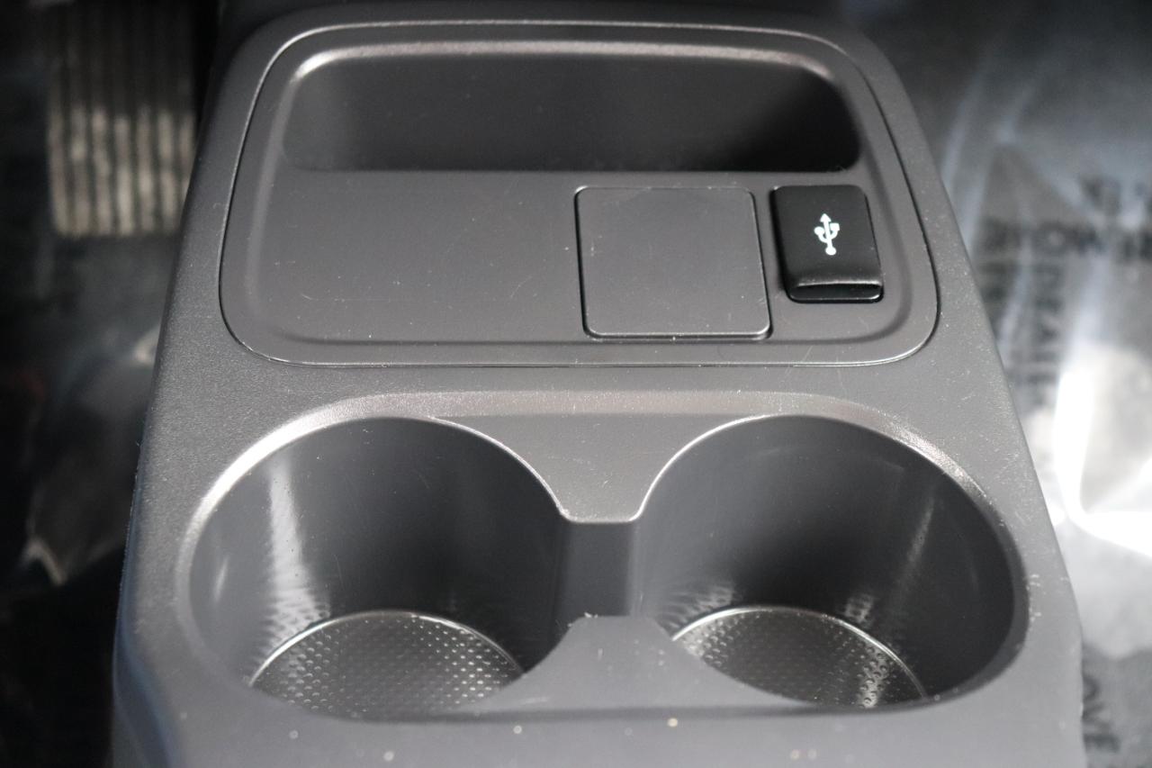 Mitsubishi Mirage ES CVT 2024