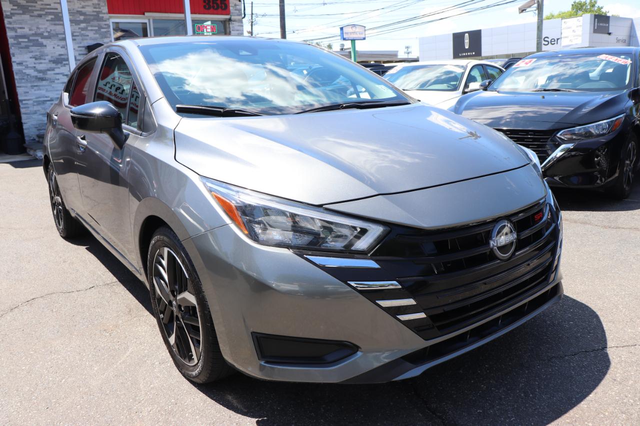 Nissan Versa SR CVT 2024
