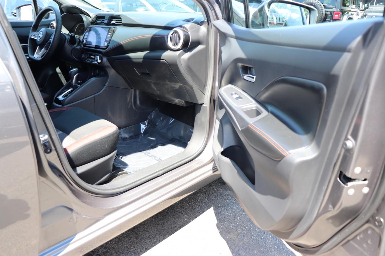 Nissan Versa SR CVT 2024