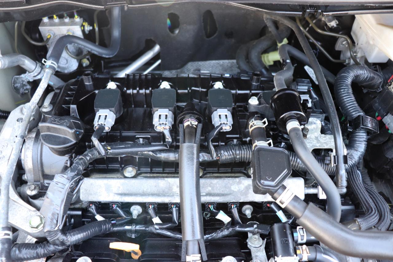 Nissan Versa SR CVT 2024