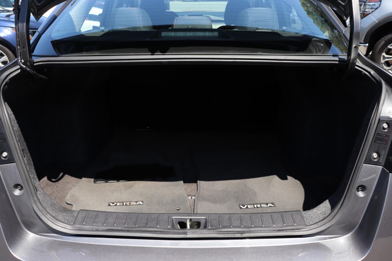 Nissan Versa SR CVT 2024