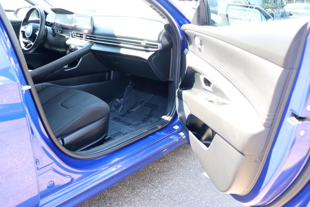 Hyundai Elantra SEL Convenience IVT 2025