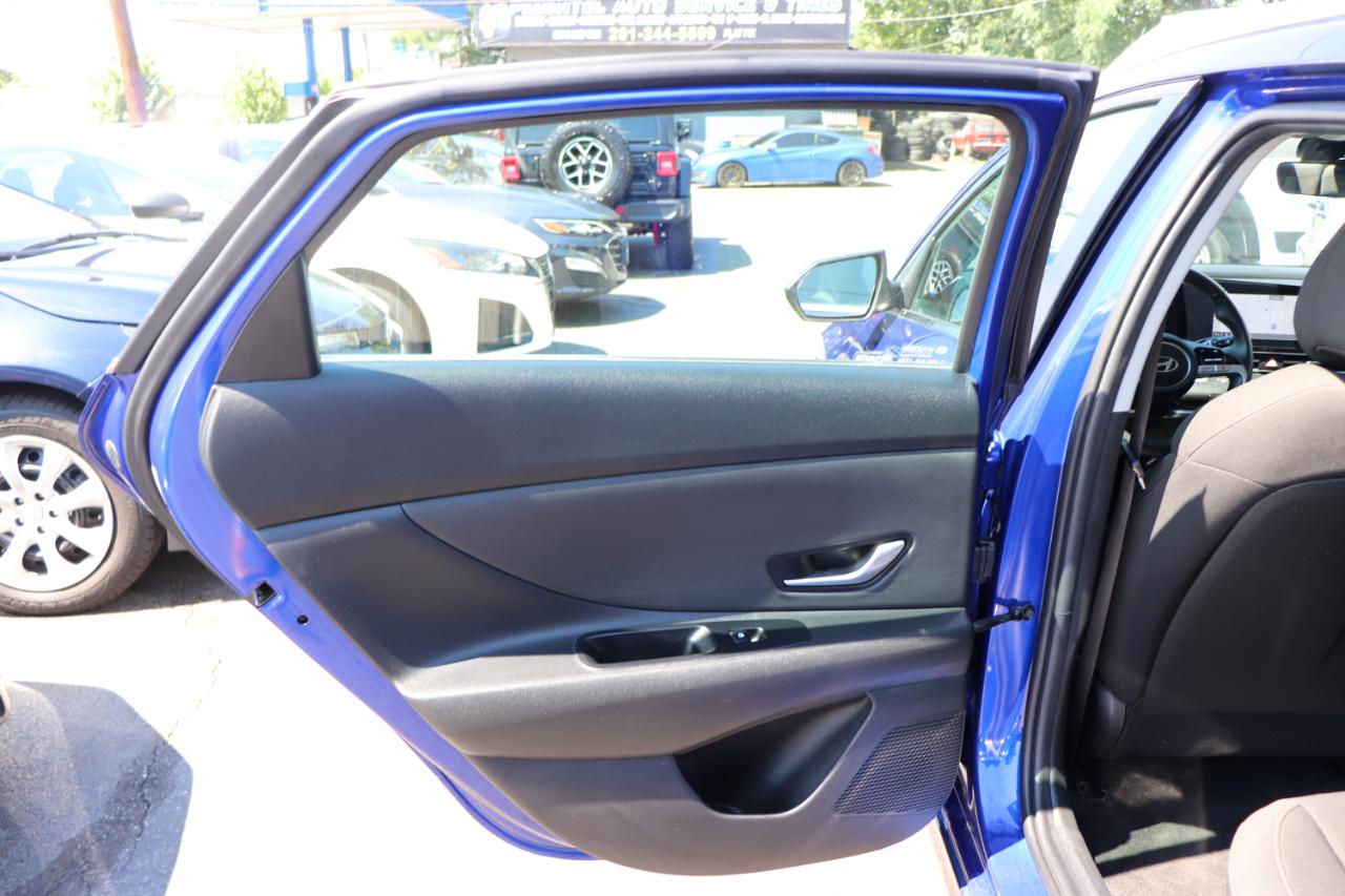 Hyundai Elantra SEL Convenience IVT 2025