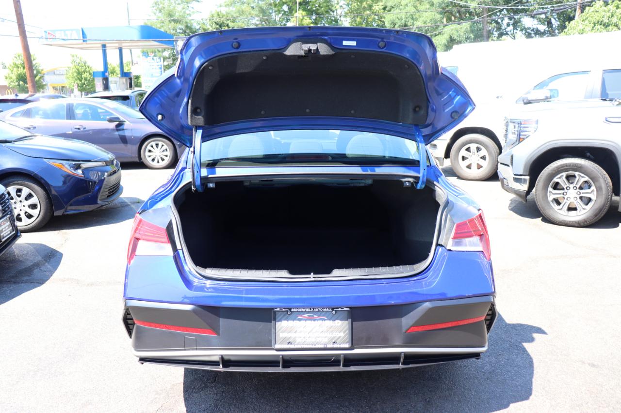 Hyundai Elantra SEL Convenience IVT 2025