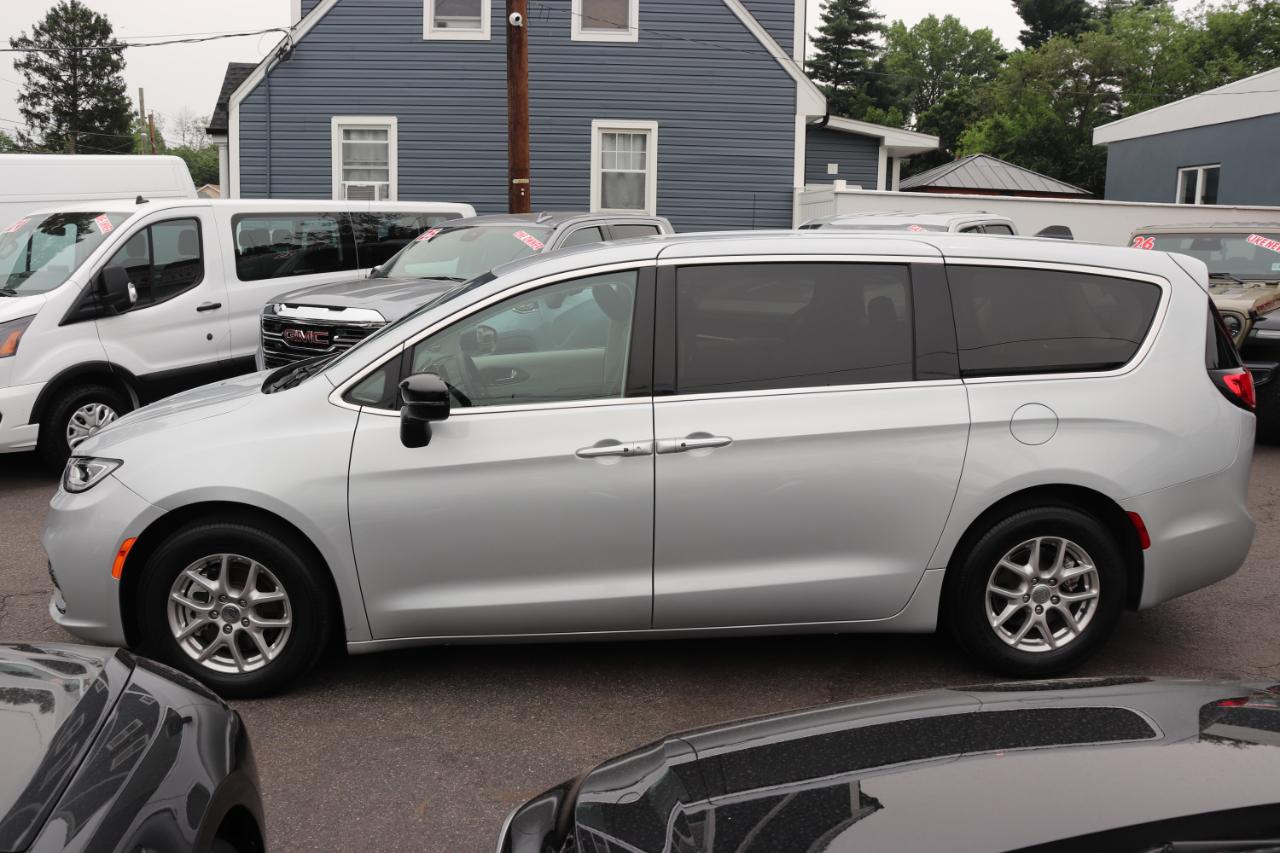 Chrysler Pacifica Touring L FWD 2024