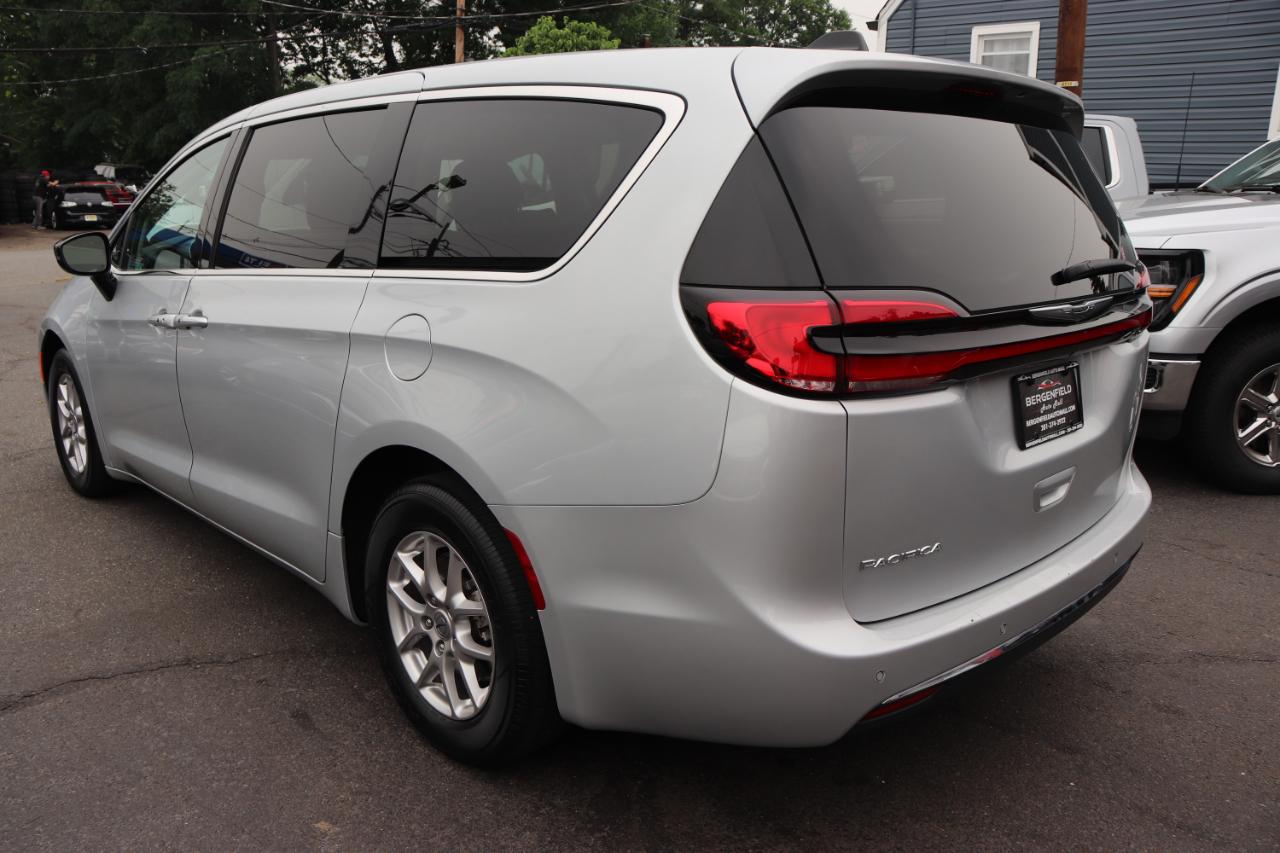 Chrysler Pacifica Touring L FWD 2024