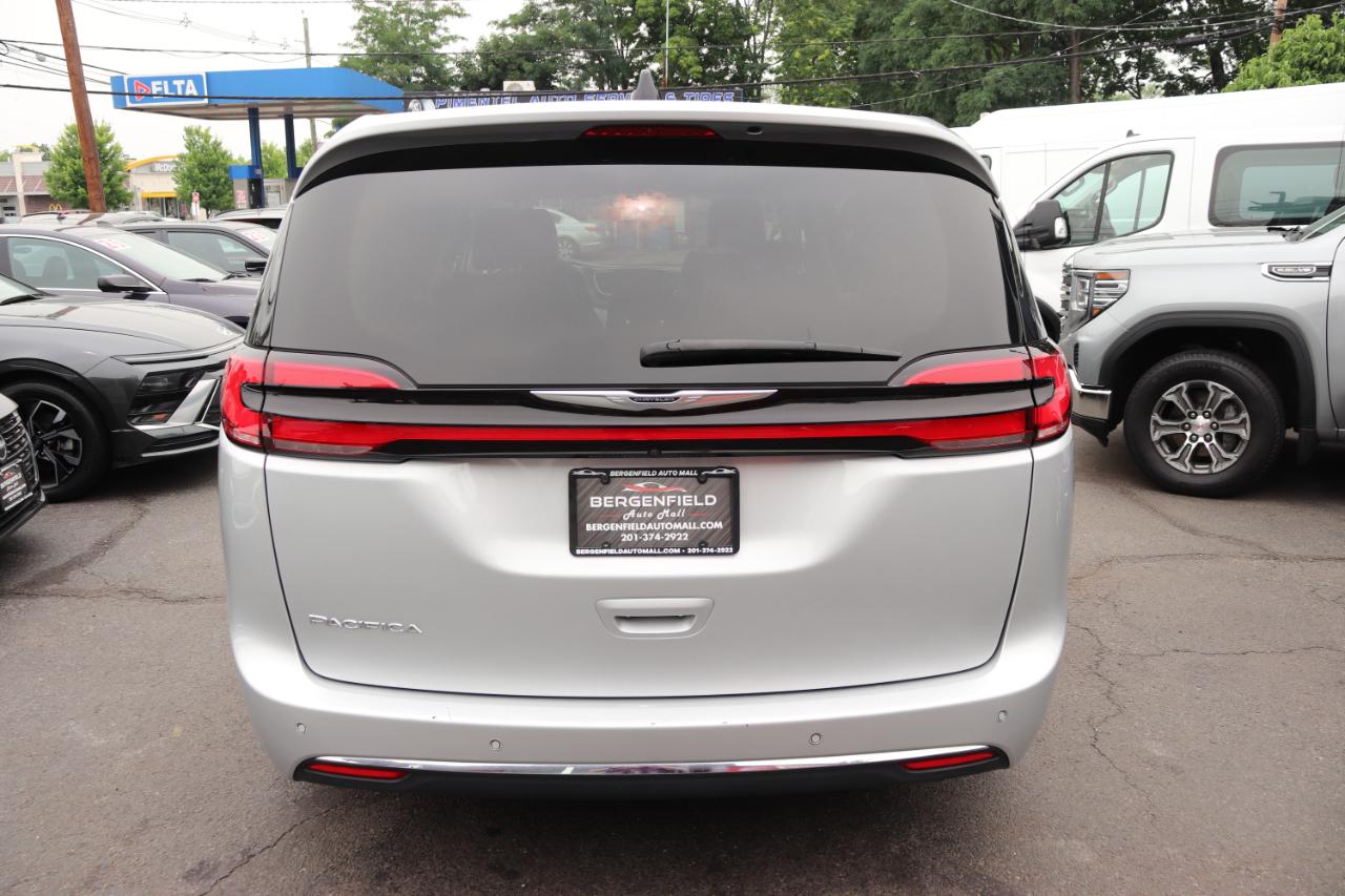 Chrysler Pacifica Touring L FWD 2024