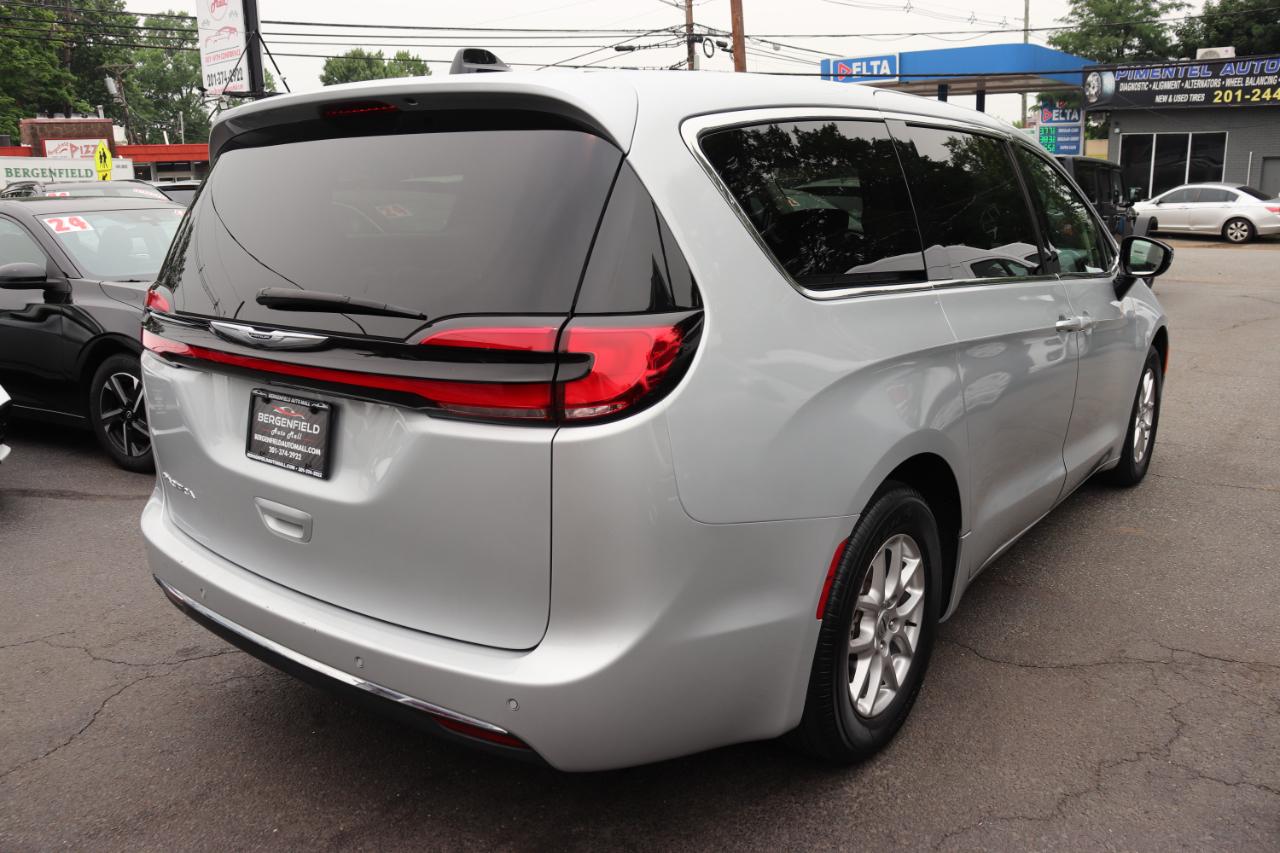 Chrysler Pacifica Touring L FWD 2024