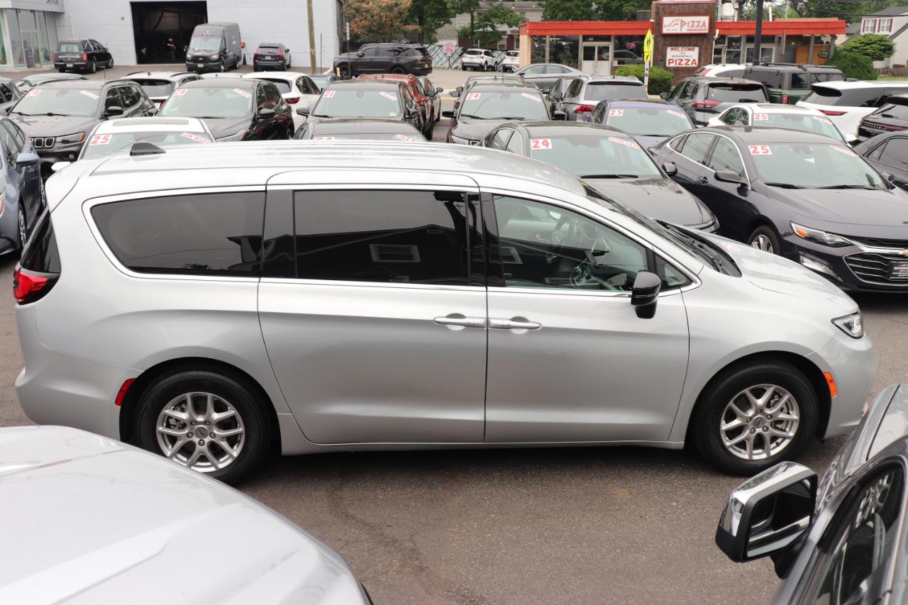 Chrysler Pacifica Touring L FWD 2024