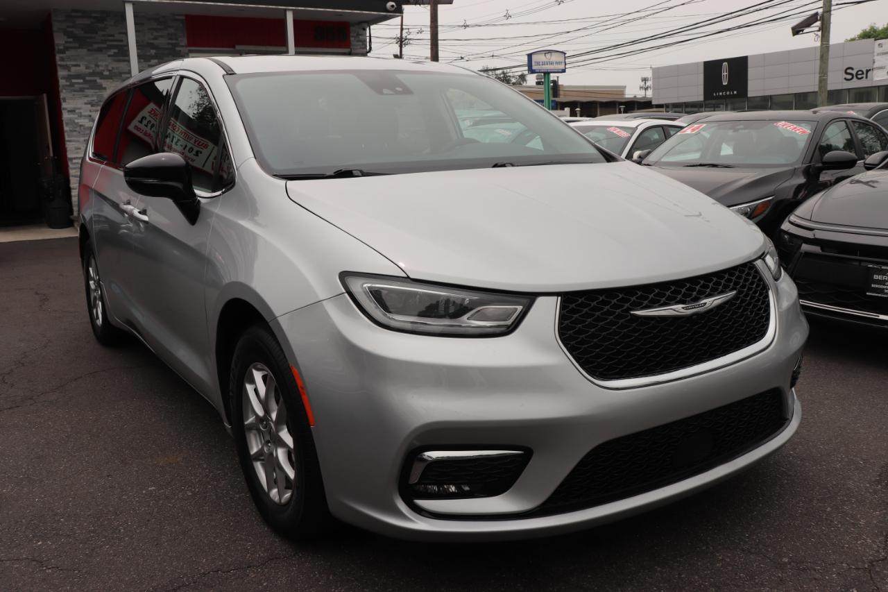 Chrysler Pacifica Touring L FWD 2024