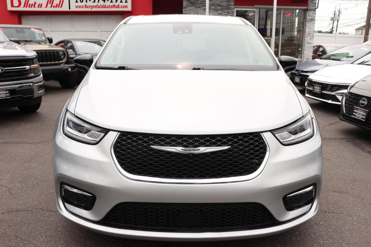 Chrysler Pacifica Touring L FWD 2024