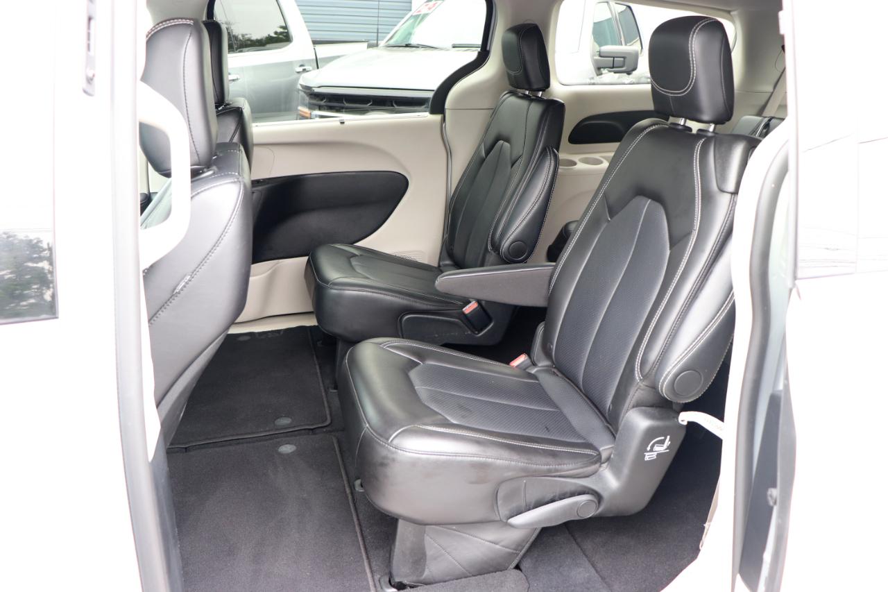 Chrysler Pacifica Touring L FWD 2024