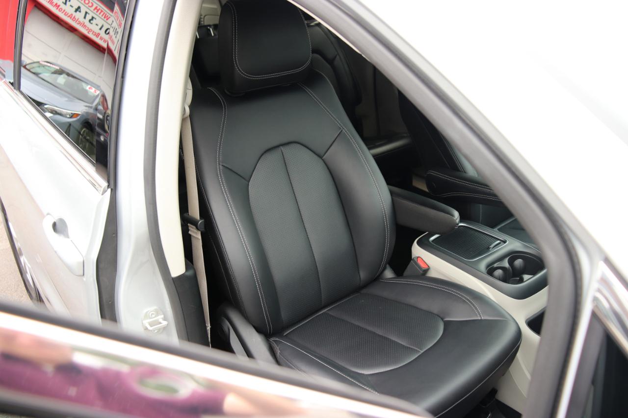 Chrysler Pacifica Touring L FWD 2024