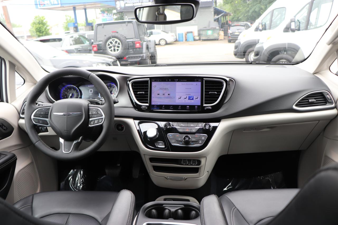 Chrysler Pacifica Touring L FWD 2024