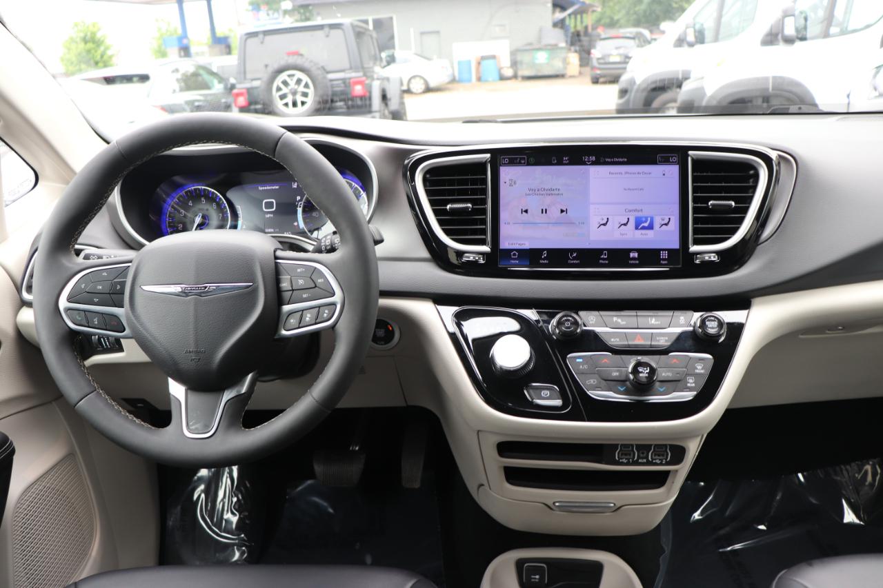 Chrysler Pacifica Touring L FWD 2024