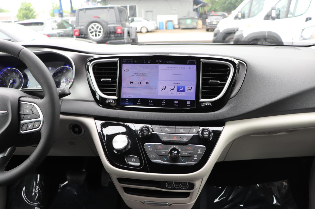 Chrysler Pacifica Touring L FWD 2024