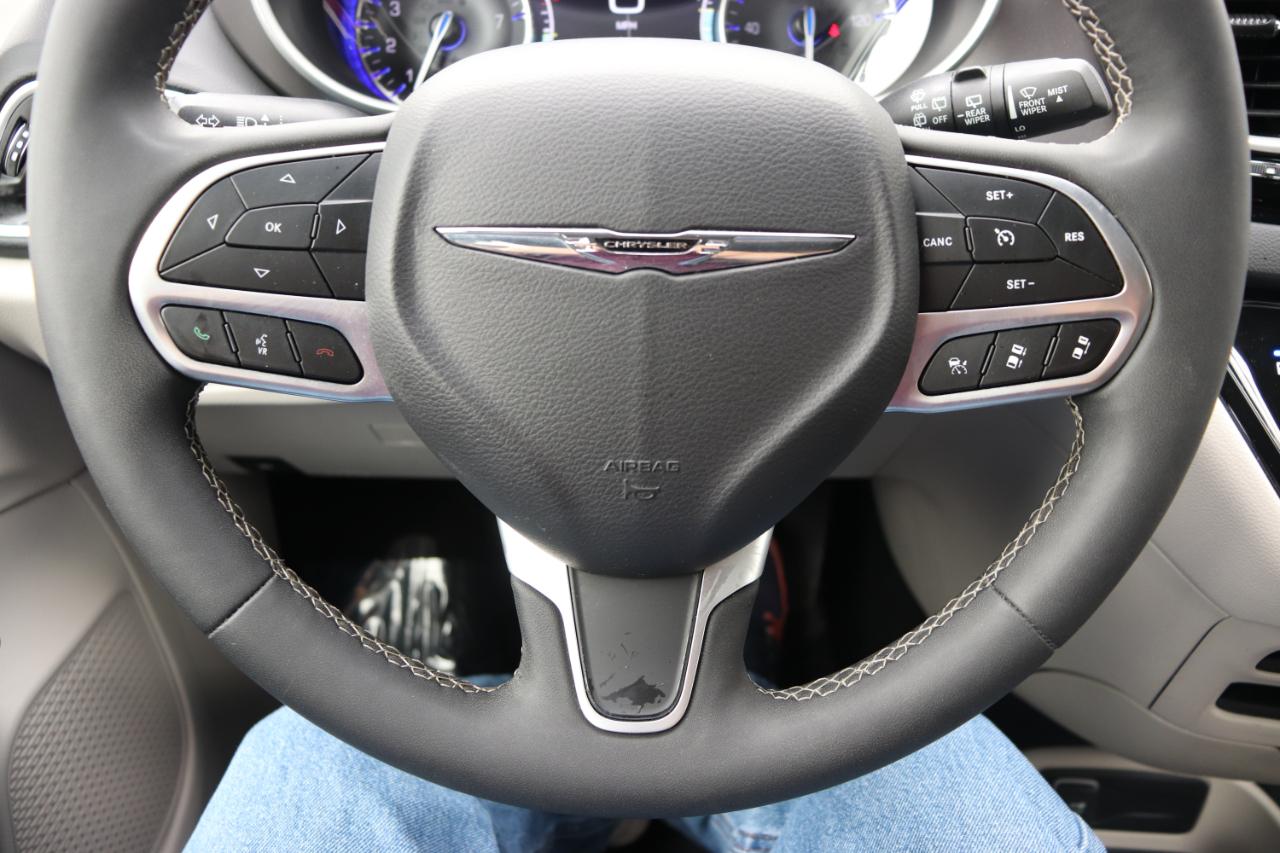 Chrysler Pacifica Touring L FWD 2024