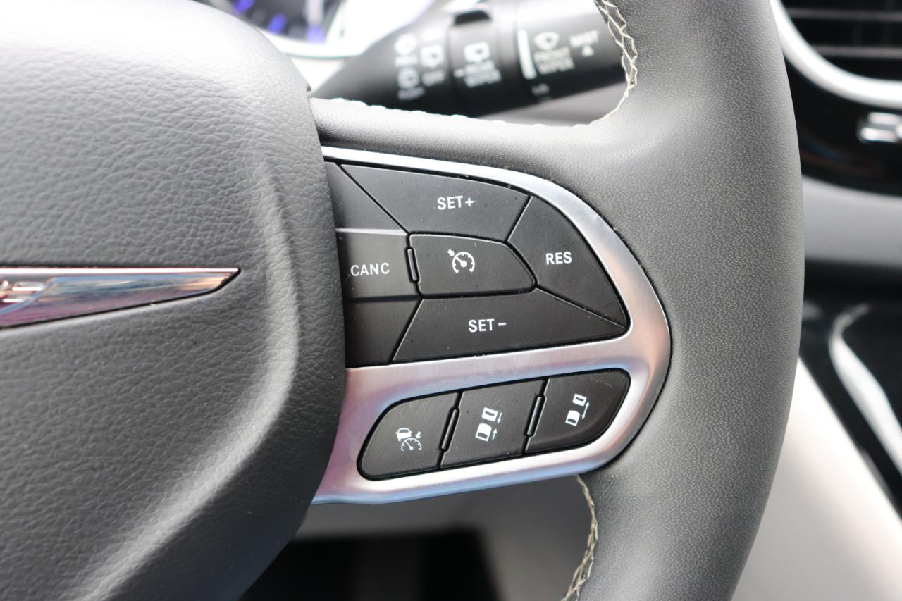 Chrysler Pacifica Touring L FWD 2024