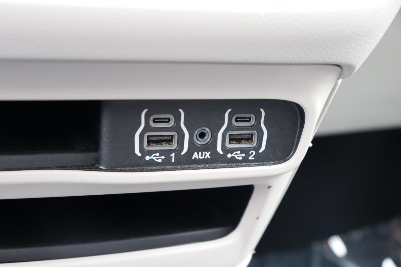 Chrysler Pacifica Touring L FWD 2024