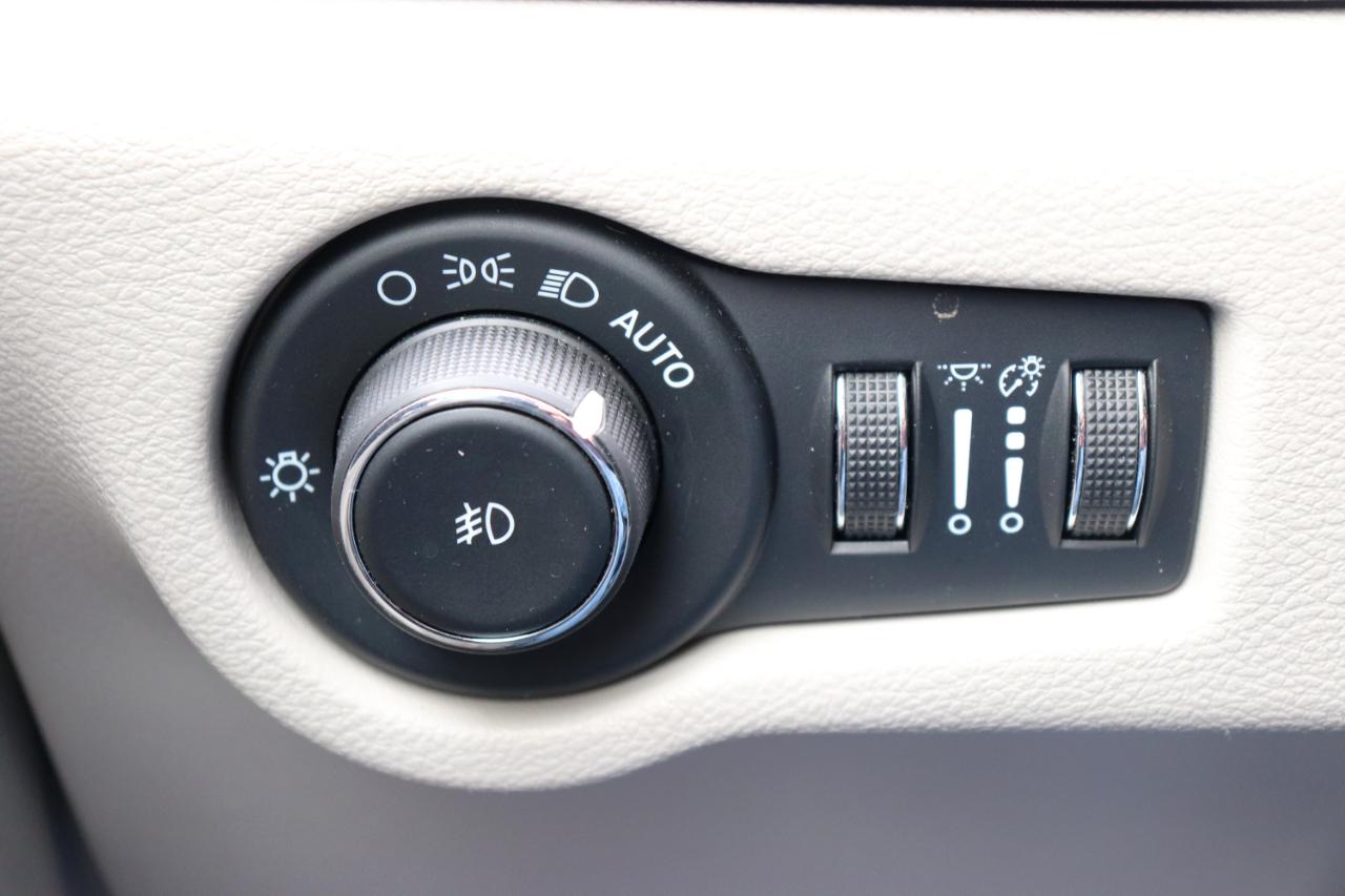 Chrysler Pacifica Touring L FWD 2024