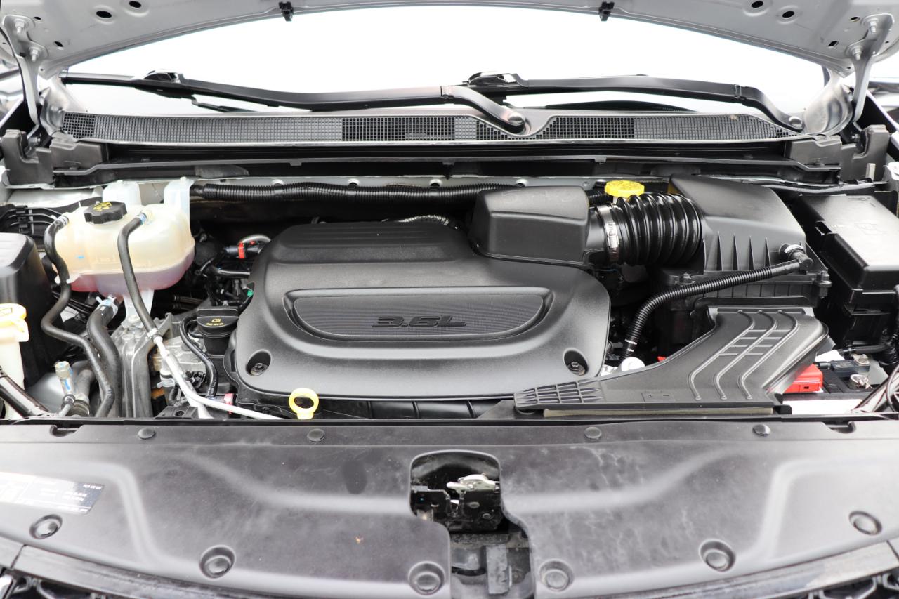 Chrysler Pacifica Touring L FWD 2024