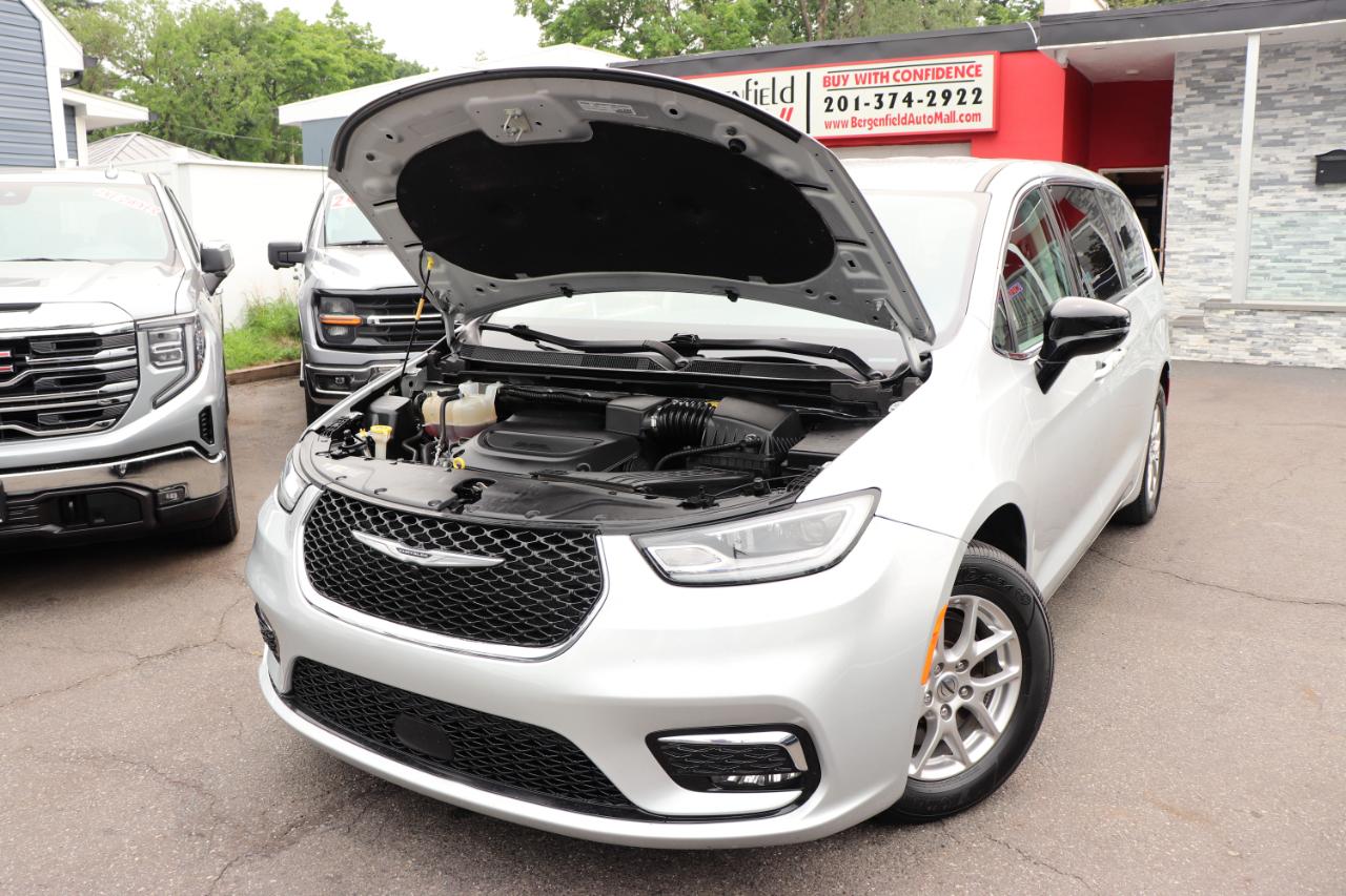 Chrysler Pacifica Touring L FWD 2024