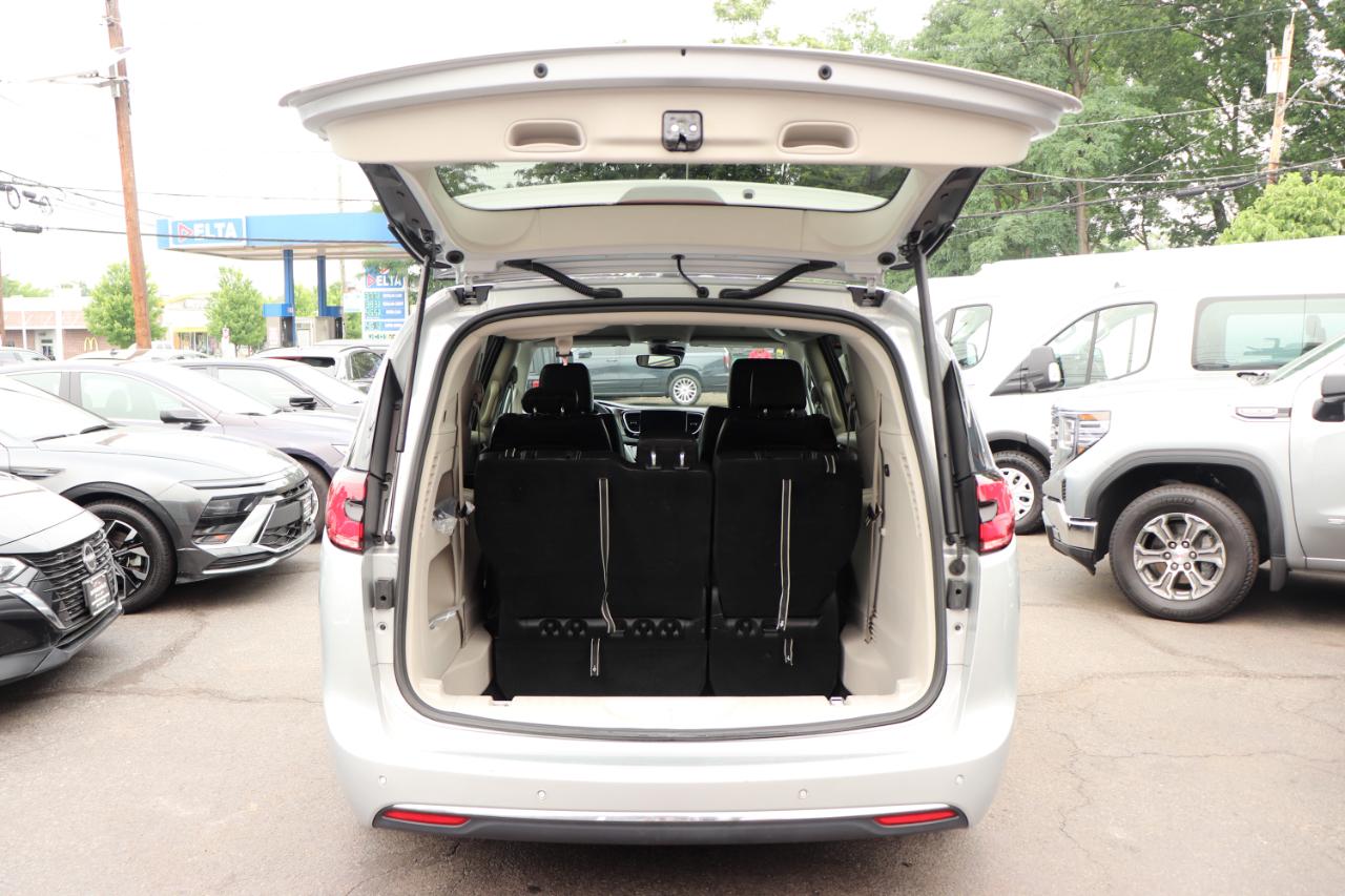 Chrysler Pacifica Touring L FWD 2024