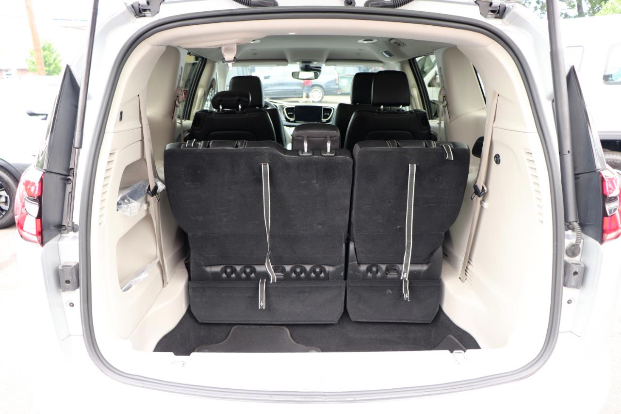 Chrysler Pacifica Touring L FWD 2024