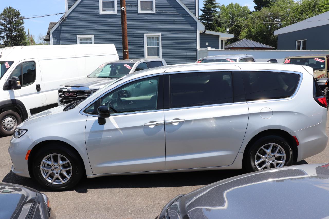 Chrysler Pacifica Touring L FWD 2024