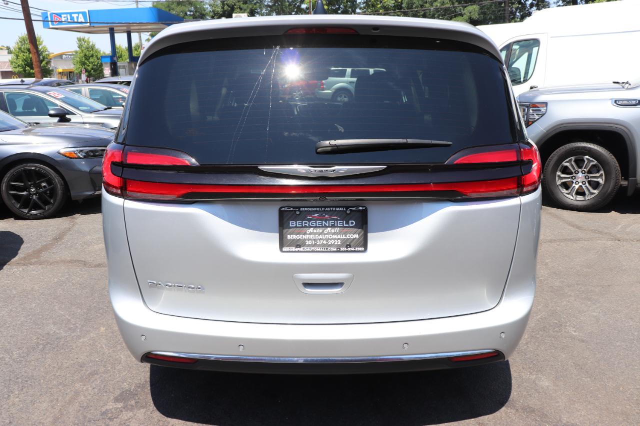 Chrysler Pacifica Touring L FWD 2024