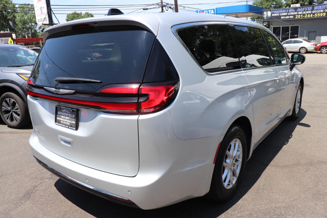 Chrysler Pacifica Touring L FWD 2024