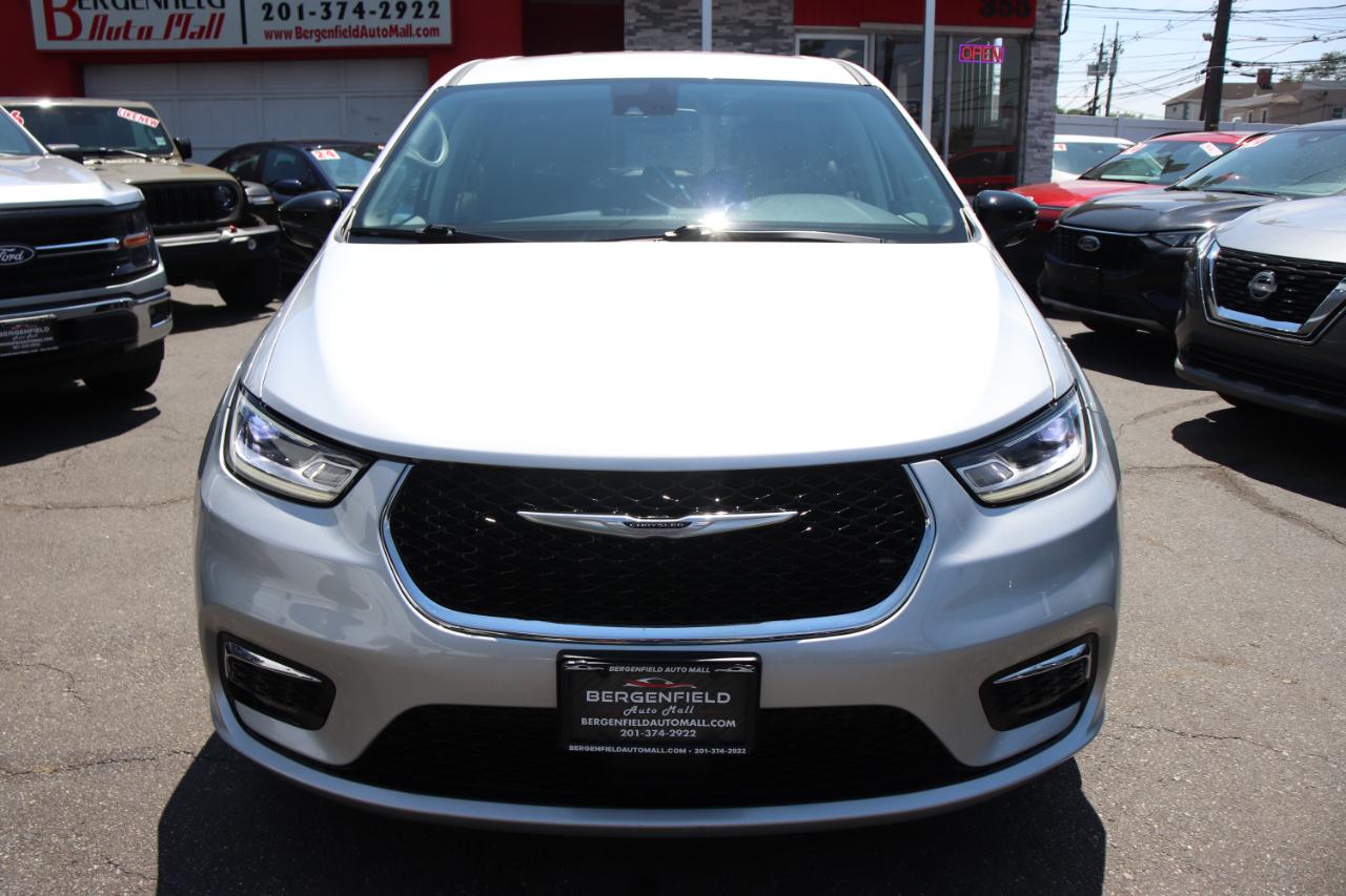 Chrysler Pacifica Touring L FWD 2024